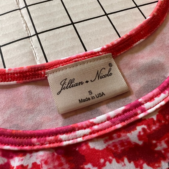 Vibrant stretchy tank, shell. S - Picture 3 of 4